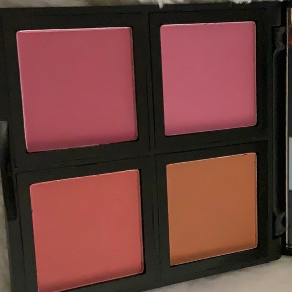 Elf Blush Palette - Picture 2 of 6